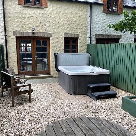 Cottage With Hot Tub In Pembrokeshire هافرفوردوست المظهر الخارجي الصورة