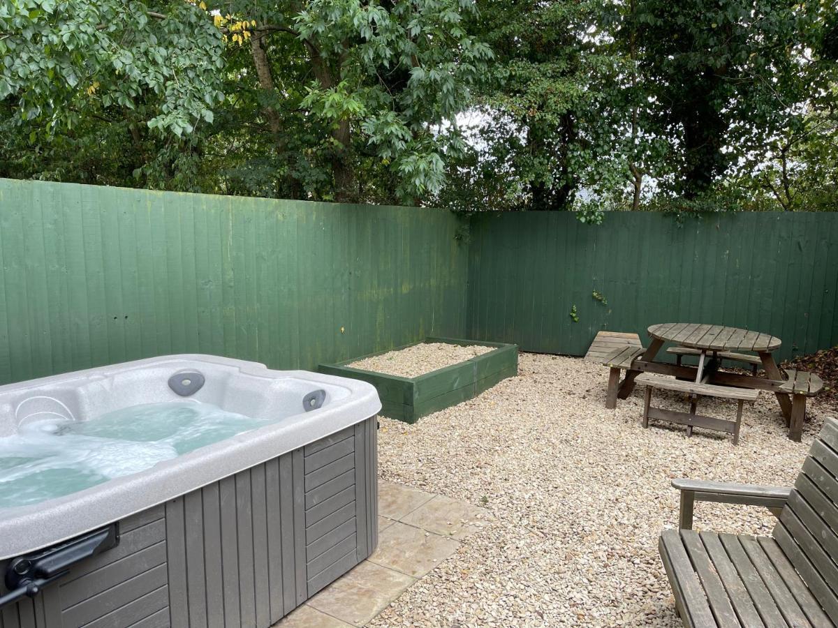 Cottage With Hot Tub In Pembrokeshire هافرفوردوست المظهر الخارجي الصورة